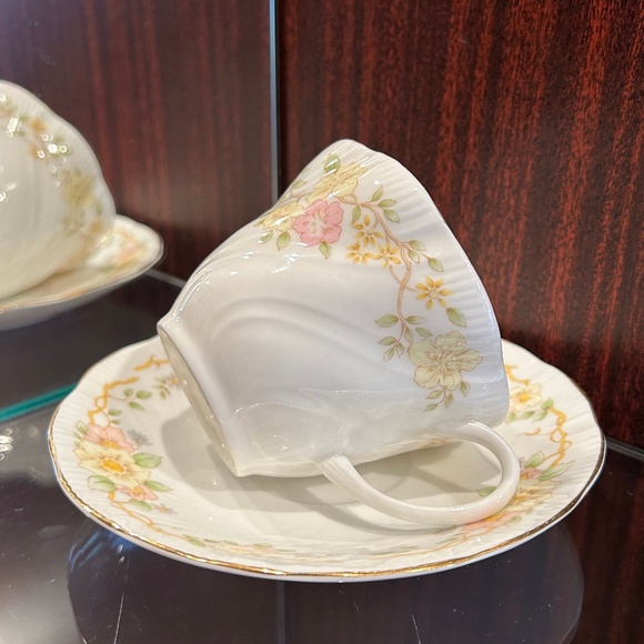 Vintage Rosina China Co. Ltd. Queen's Teacup & Saucer Set - Picture 6 of 9